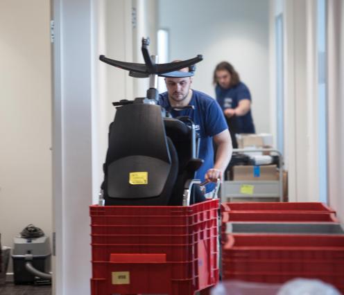 Räumen von Büroflächen